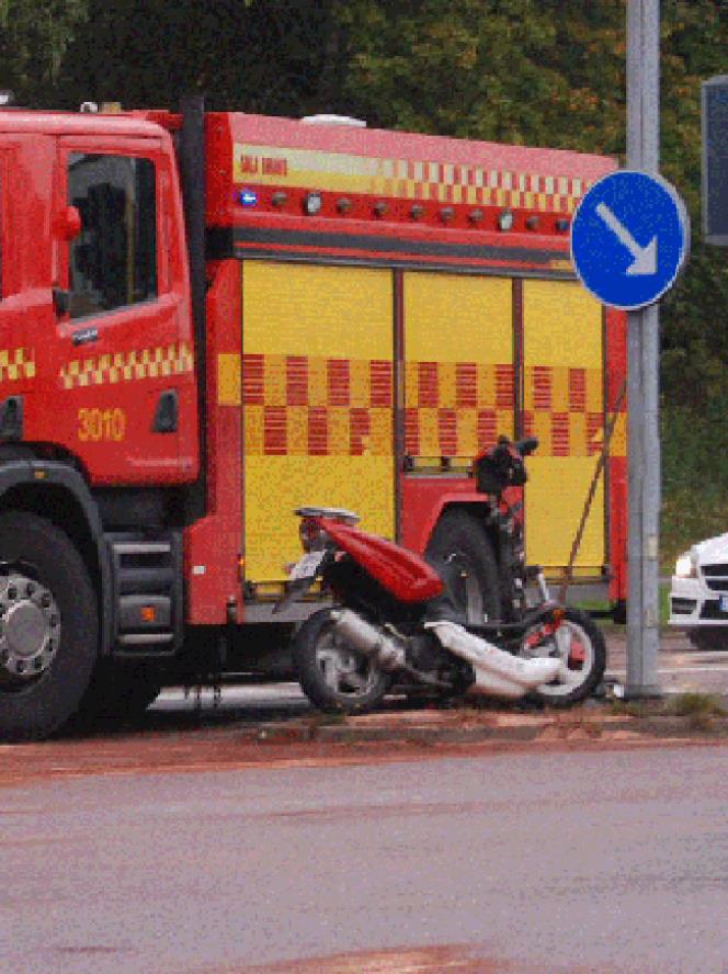 Mopedist till sjukhus efter krock med bil i Nykping