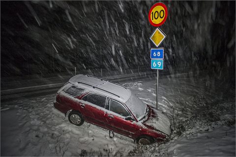 Bil körde i diket utanför Norberg