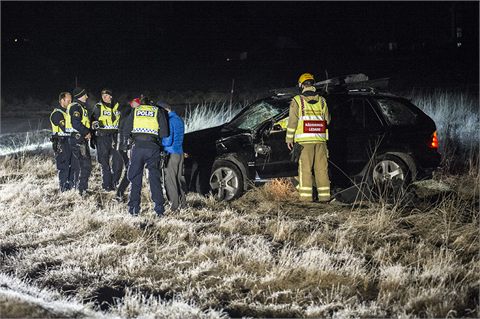 Bilist på sidan vid Hertsöga