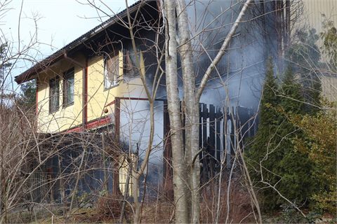 Kraftig radhusbrand i Järfälla