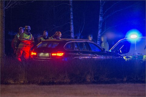 Bil körde in i rondell i Skåre