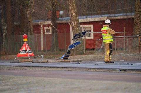 Bilist i kollision med stolpe i Forshaga