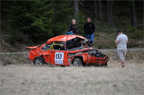 Rallybil voltade våldsamt utanför Väse