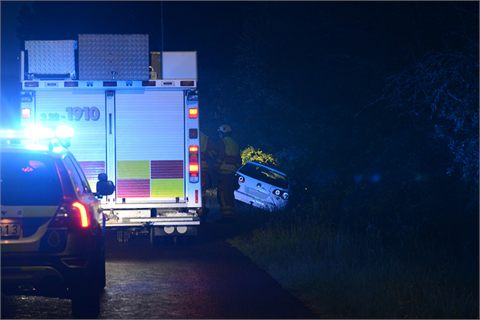 Väjde för rådjur - körde i diket i Karlstad