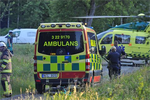Två till sjukhus efter olycka med fyrhjuling