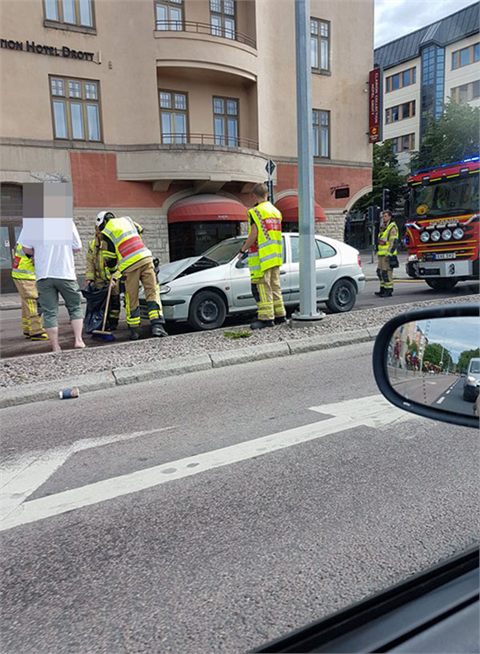 Bil och lastbil i krock i Karlstad