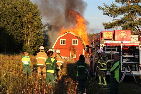 Våldsam villabrand i Bjurum