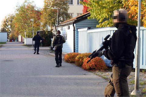 Rån mot spelbutik i Upplands-Bro - stor polisinsats