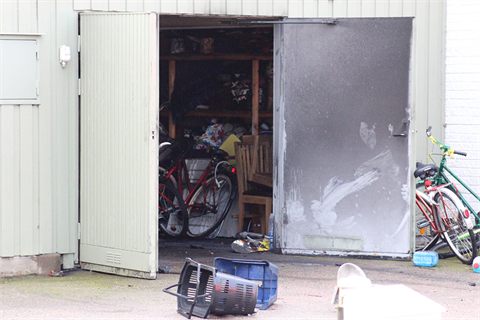 Brand i garage i Vara