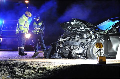 WebbTV: En död och en allvarligt skadad efter frontalkrock söder om Bäckhammars bruk