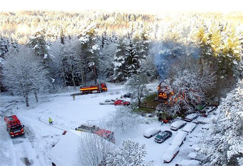 Villa övertänd – man befaras vara innebränd