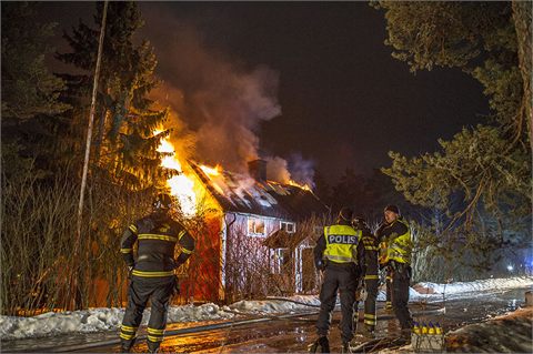 Kraftig villabrand i Tärnsjö