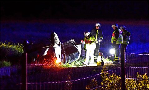 Fyra till sjukhus efter singelolycka på riksväg 49