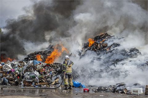 Brand i större sophög utanför Avesta