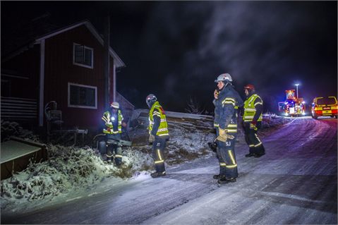Larm om brand i källare i fastighet vid Nedernora