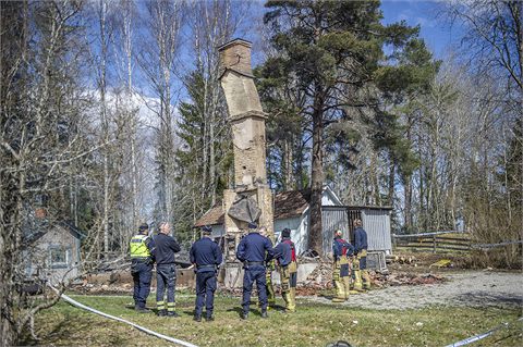 Fullt övertänd villa norr om Tärnsjö gick inte att rädda