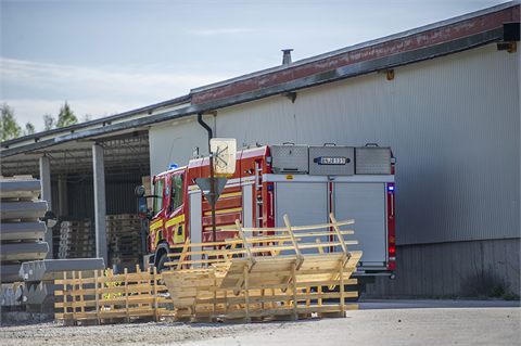 Man klämdes mellan betongelement i Norberg