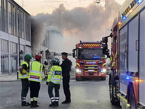 Brand i industribyggnad i Frihamnen i Malmö