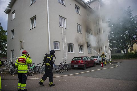 Brand i flerfamiljshus i Krylbo – polisen utreder brott