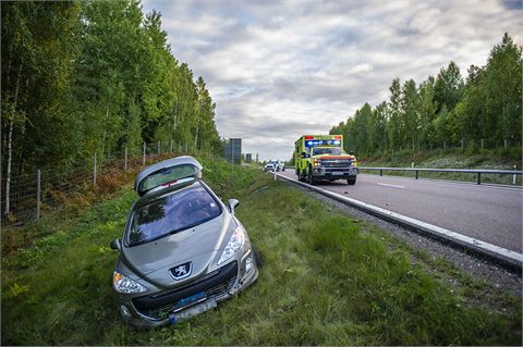 Singelolycka söder om Avesta på riksväg 70
