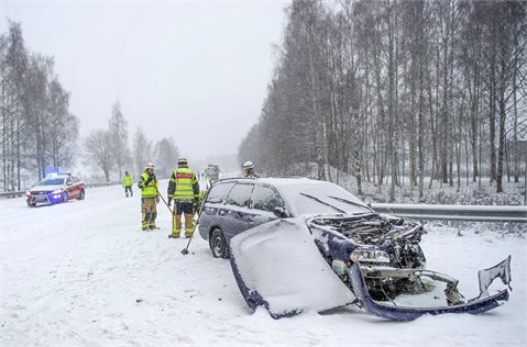 Trafikolycka med flera fordon på riksväg 68 i Avesta