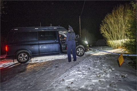 Polisen utreder grovt brott i Sala – två personer uppges ha hittats döda