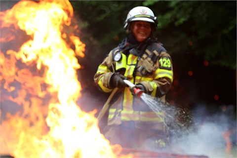 Förrådsbyggnad totalförstörd i brand i Tostarp