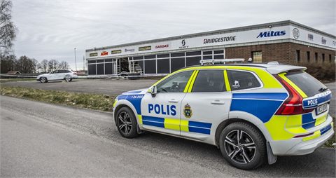 Smash and grab mot ett företag i Sala