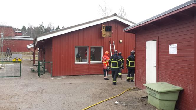 Moped brann vid frskola