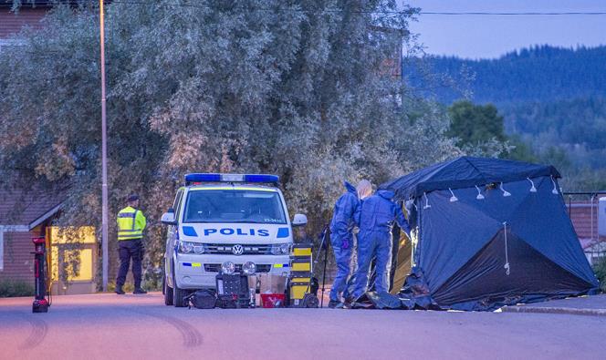 Man knivskars till dds vid pizzeria