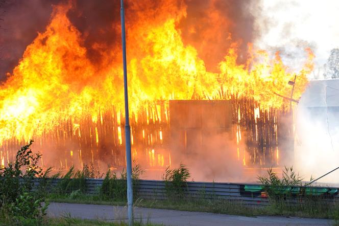 Kraftig brand i bthus i Slottsbron