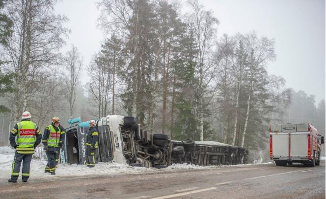 Lastbilsolycka utanfr Norberg
