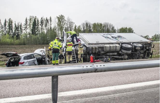 Lastbilsolycka utanfr Avesta