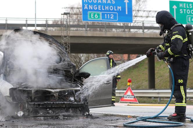 Fordonsbrand p RV21 i hjd med storp