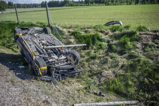 Tv till sjukhus efter vldsam singelolycka
