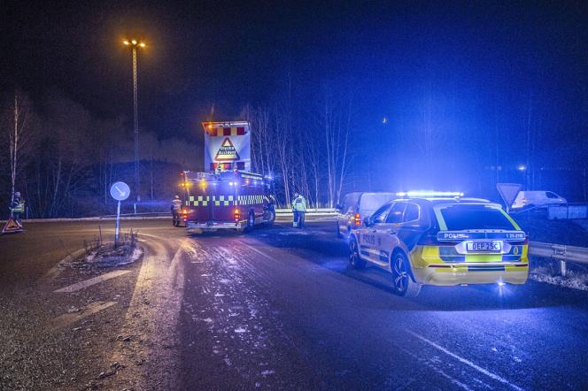 Minibuss och personbil i kollison p vg 68 i Avesta