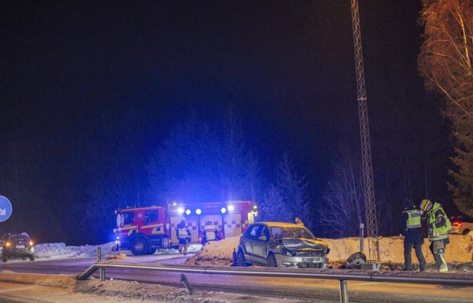 Flera bilar inblandade i trafikolycka norr om Hedemora