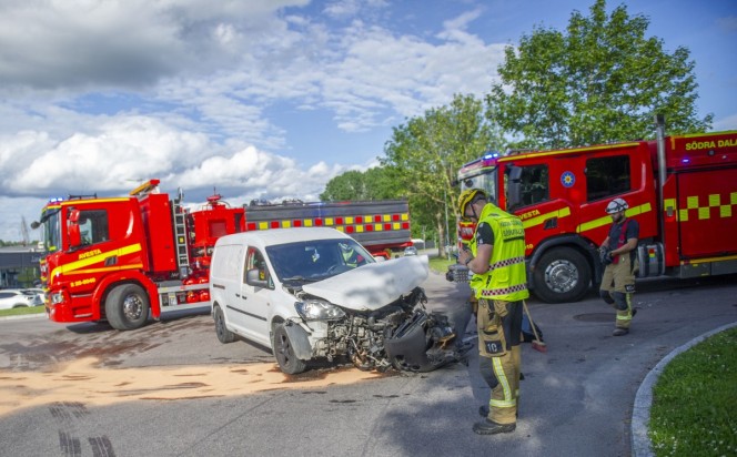 Tv� personbilar kolliderade i olycksdrabbad korsning i Avesta