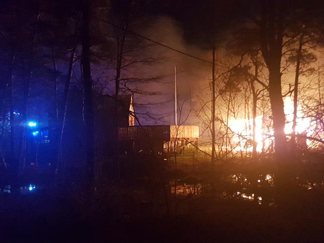 Brand i bilverkstad på Gotland
