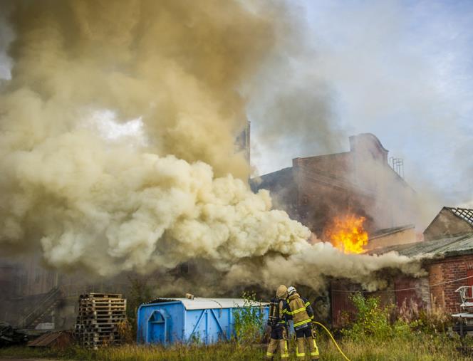 Kraftig brand i industribyggnad i Avesta
