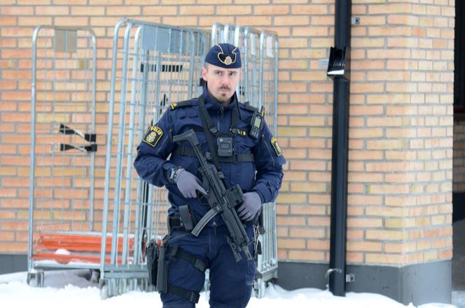 Stor polisinsats i Karlstad – skolor och sjukhus inrymdes