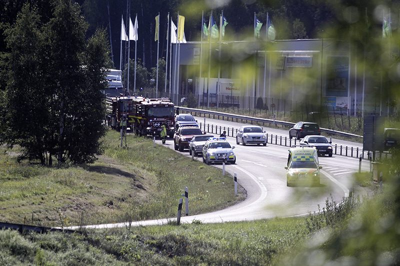 Långa köer efter brand i kabel