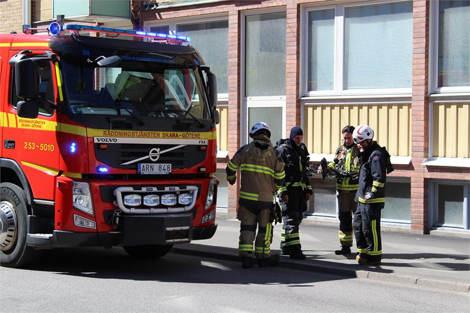 Brand på balkong i Skara
