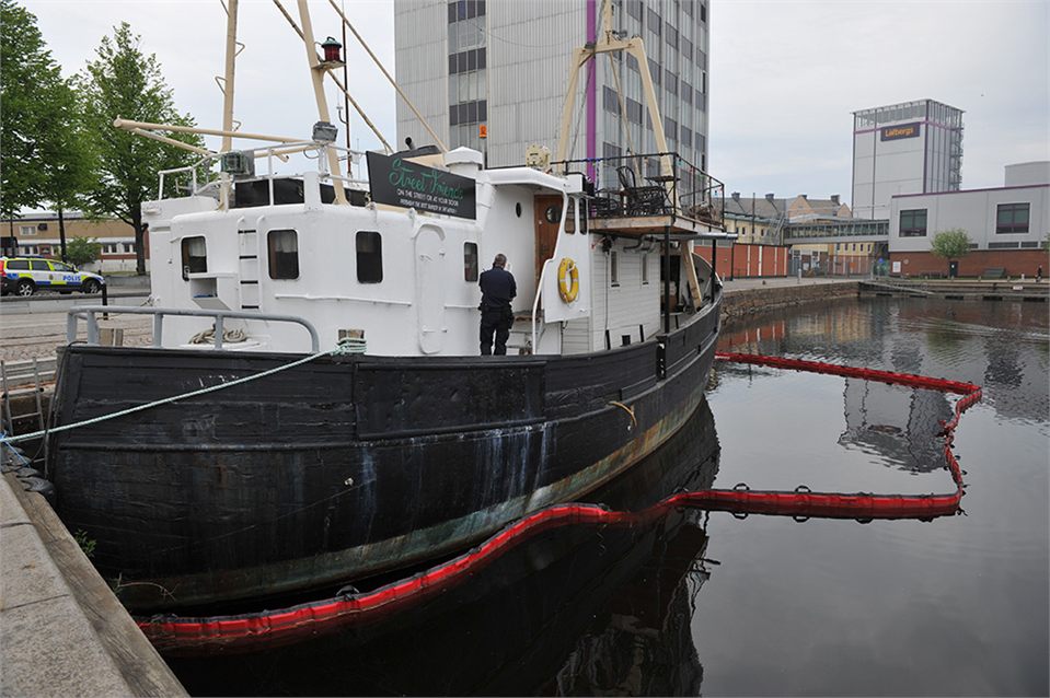 Pråm läckte diesel i Karlstad