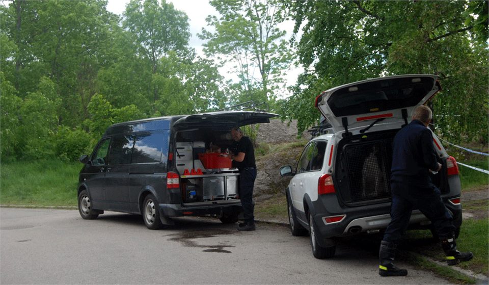 Brandhund undersökte klockstapelrester i Nyköping