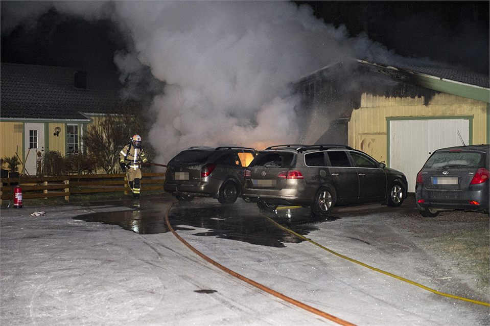 Bilbrand spred sig till garage i Dyvelsten utanför Forshaga
