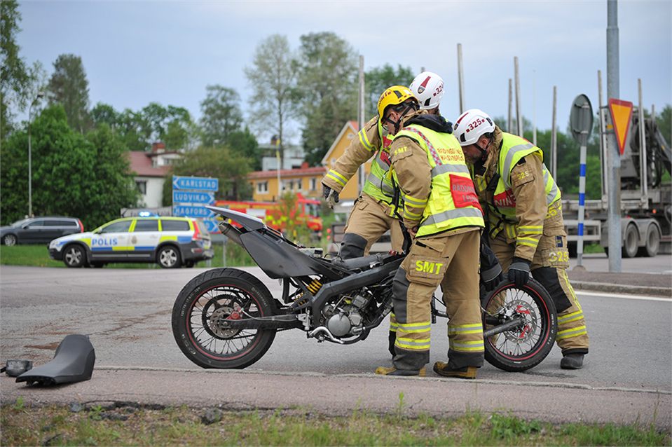 Mopedist krockade med bil i Molkom – flög över bilen