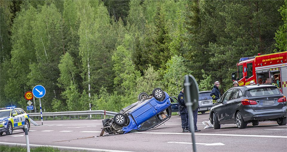 Förare av mopedbil allvarligt skadad efter olycka