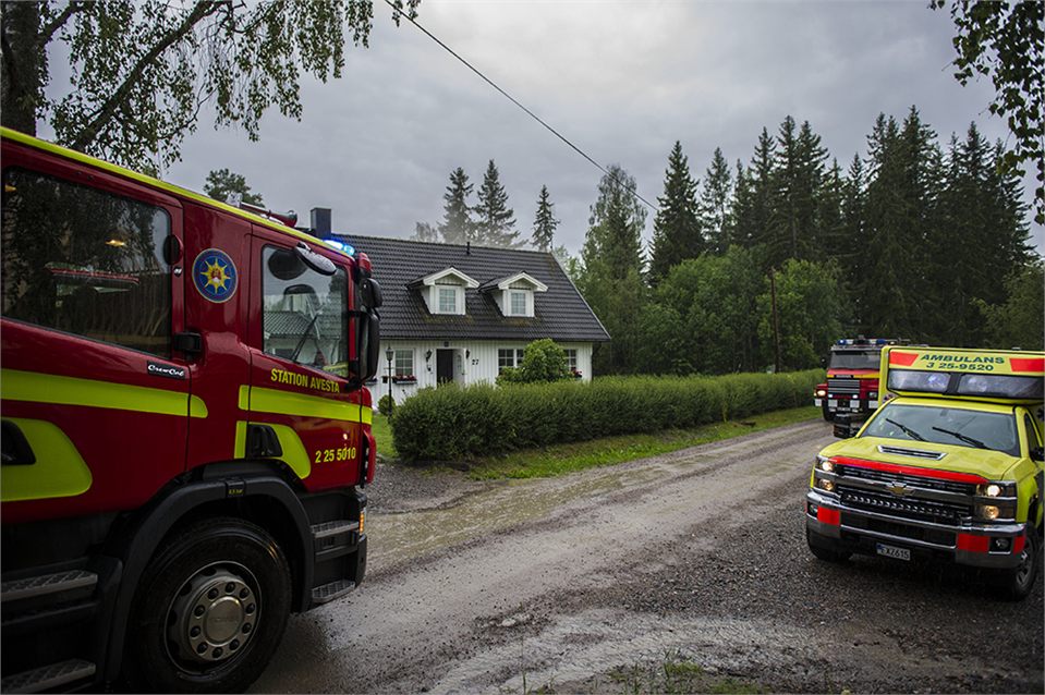 Brand i tak på villa