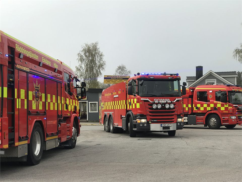 Larm om röklukt i serveringsbyggnad
